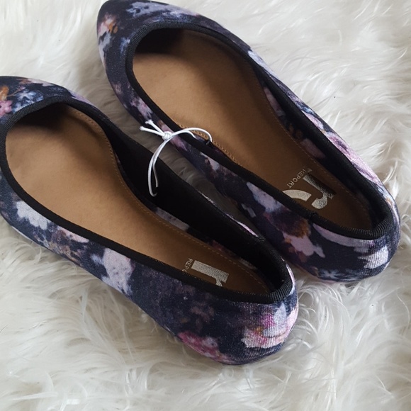 Report floral flats velvet faux size 7.5 - Picture 4 of 4